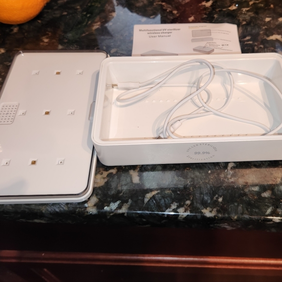 UV Multifunctional STERILIZER Wireless Charger - Picture 2 of 6